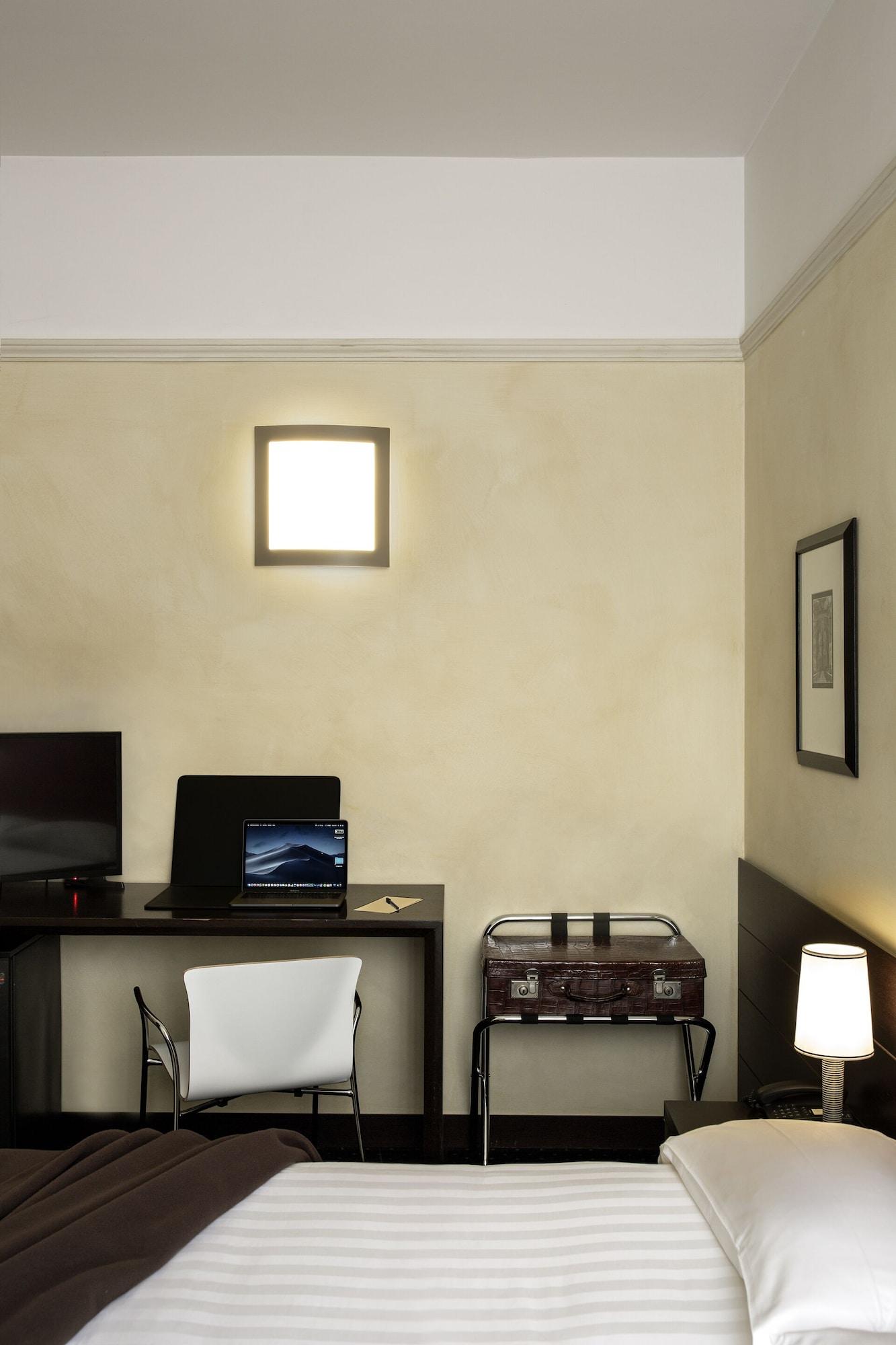 Hotel Colombia Milan Exterior photo