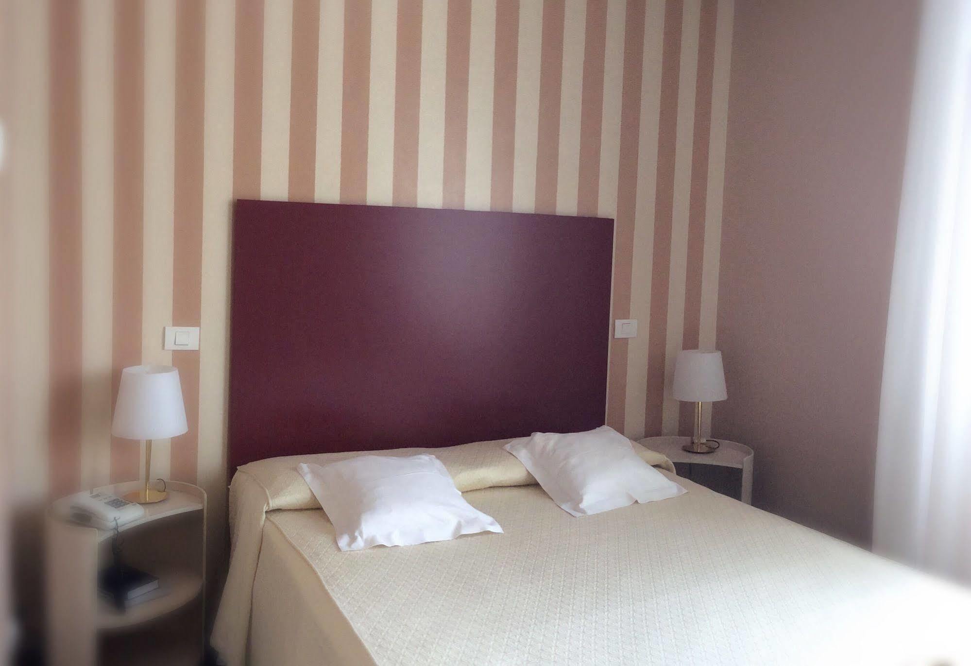 Hotel Colombia Milan Exterior photo